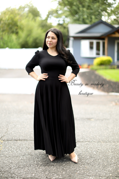 Alicia Black Pleated Maxi Dress